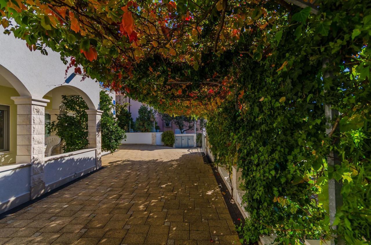 Apartments Palm Tree Trogir Exterior foto